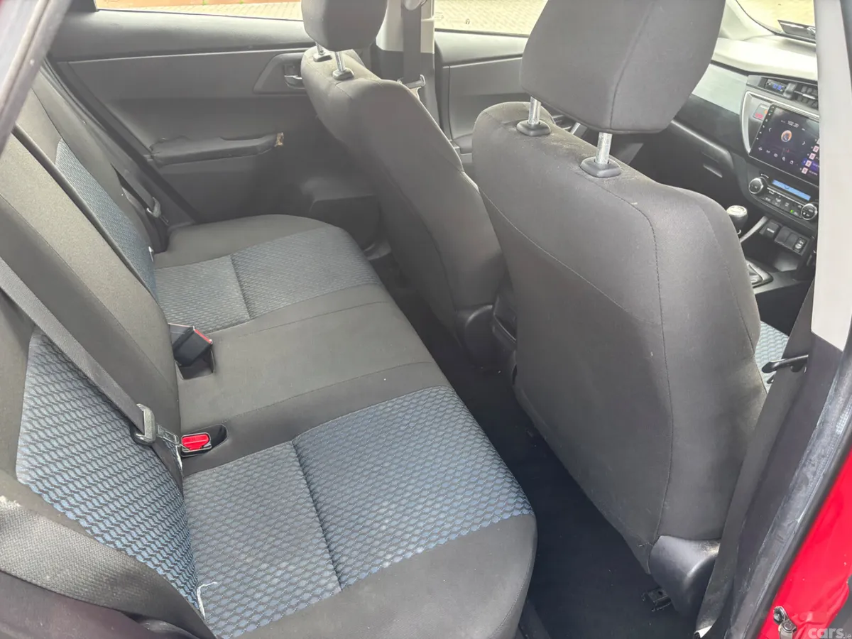 Toyota Auris MPV, Petrol, 2014, Red