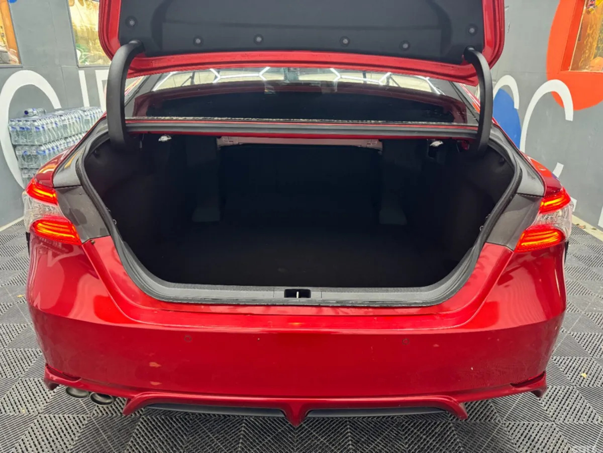 Toyota Camry Saloon, Petrol Hybrid, 2018, Red