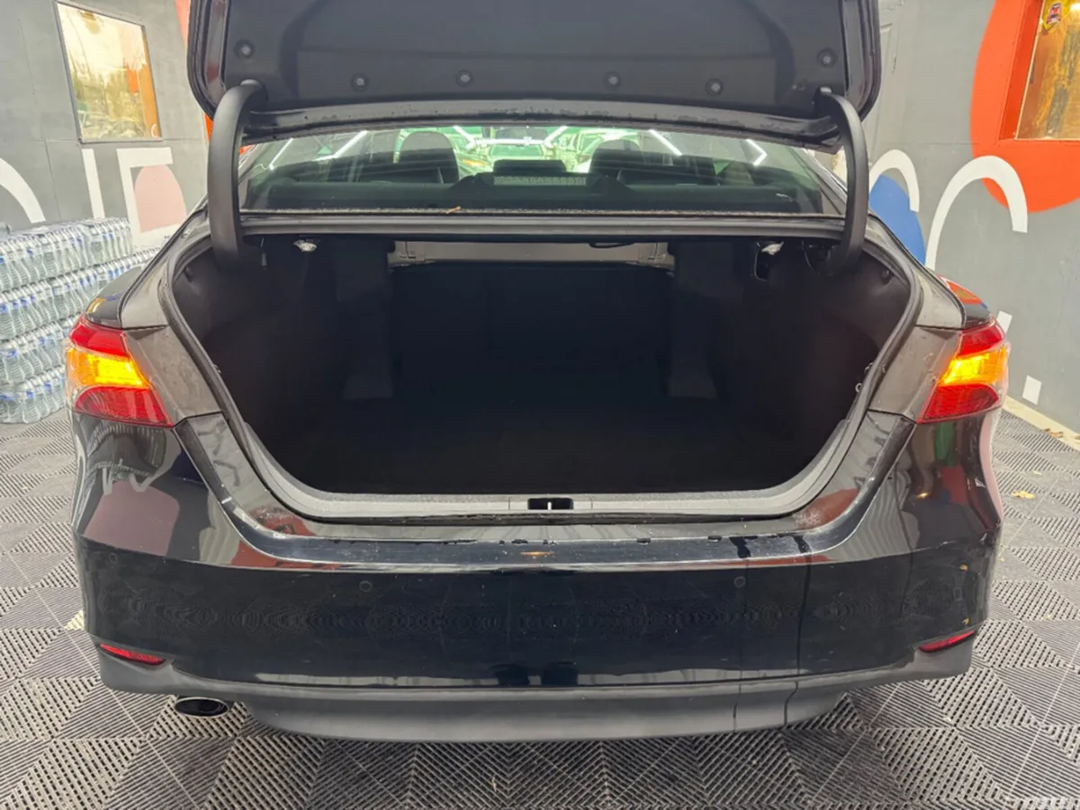 Toyota Camry Saloon, Petrol Hybrid, 2019, Black