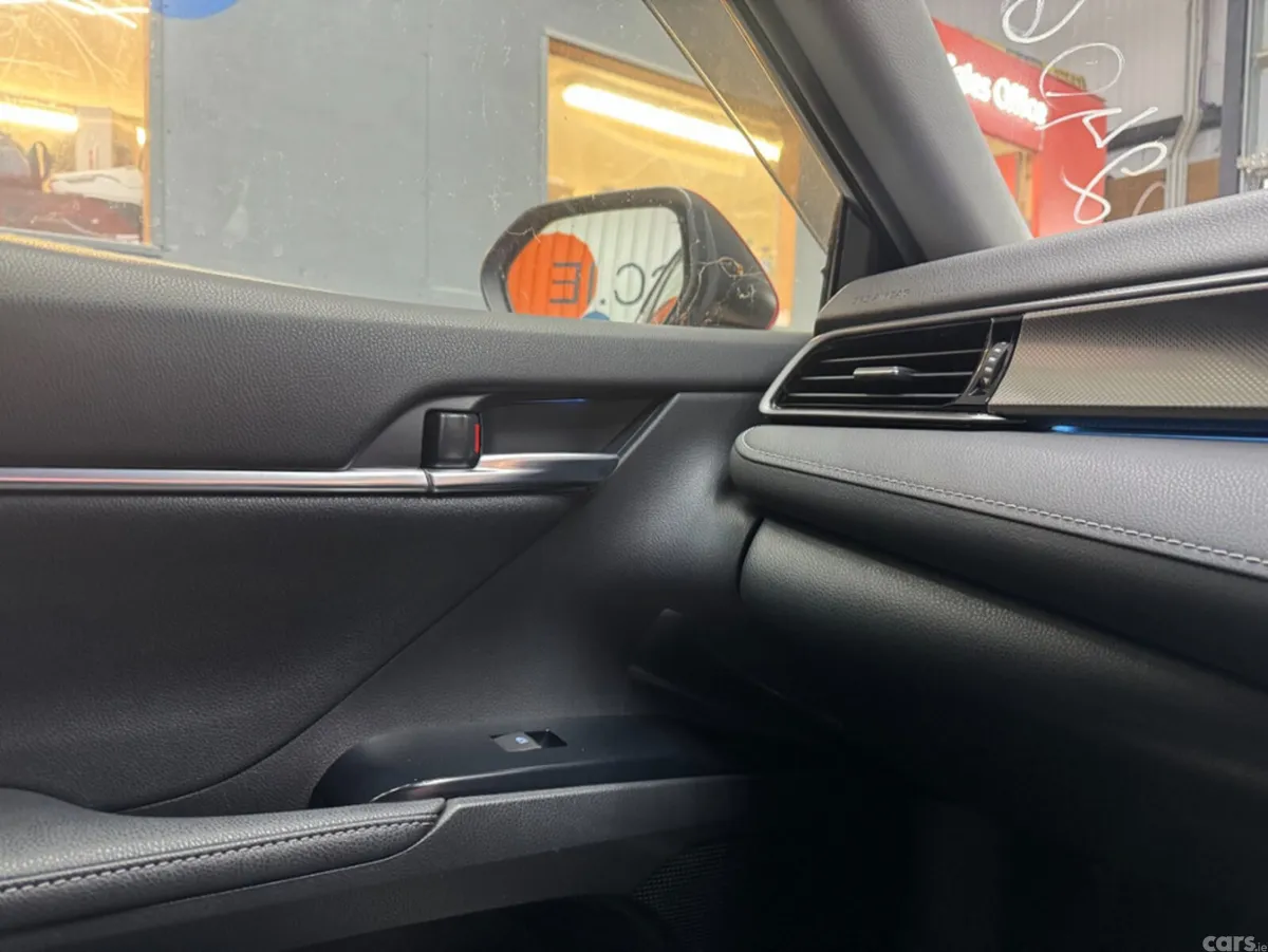 Toyota Camry Saloon, Petrol Hybrid, 2018, Red