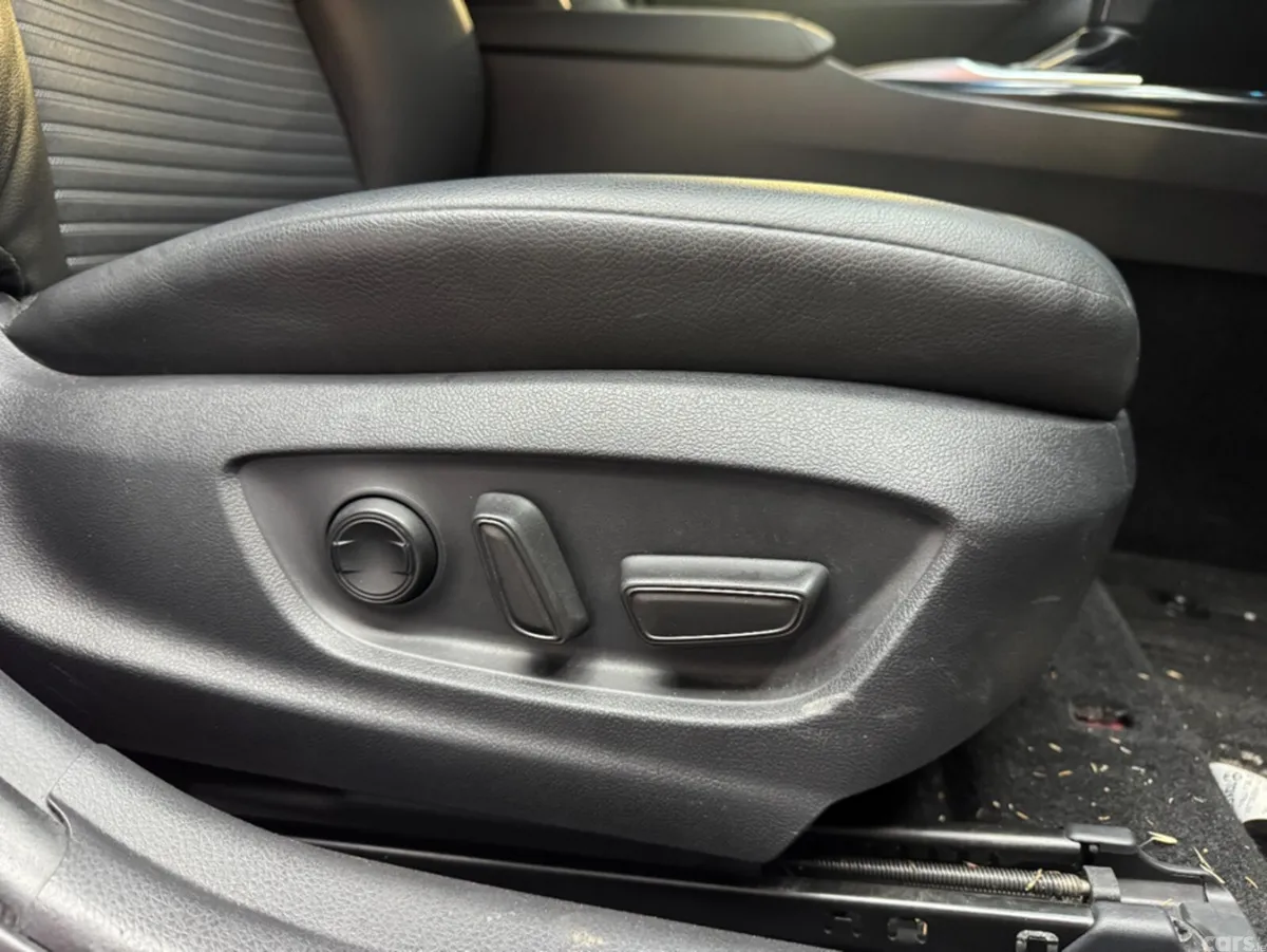 Toyota Camry Saloon, Petrol Hybrid, 2018, Red