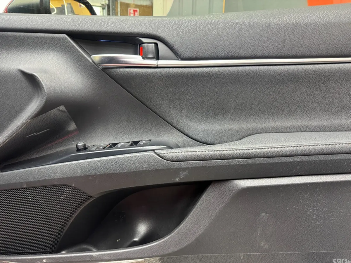 Toyota Camry Saloon, Petrol Hybrid, 2018, Red