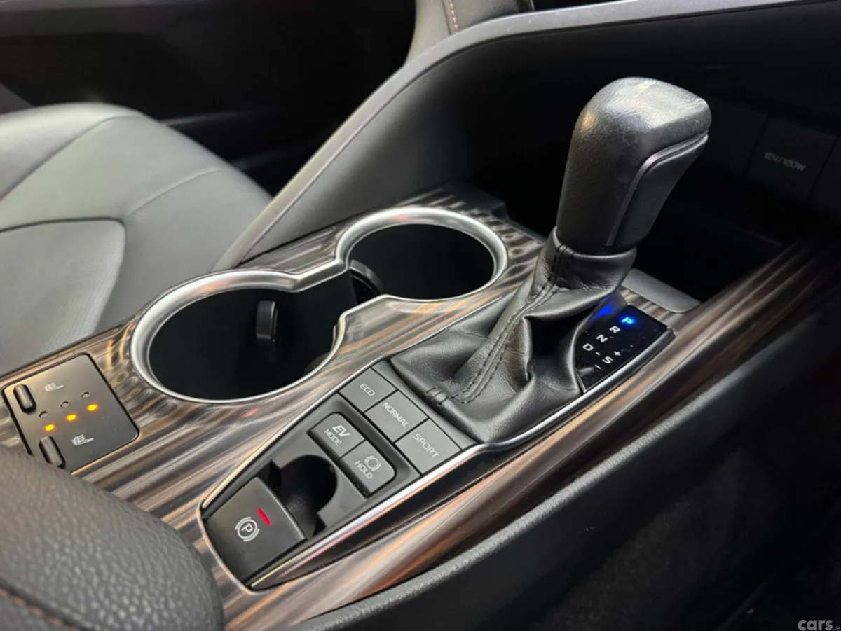 Toyota Camry Saloon, Petrol Hybrid, 2019, Black