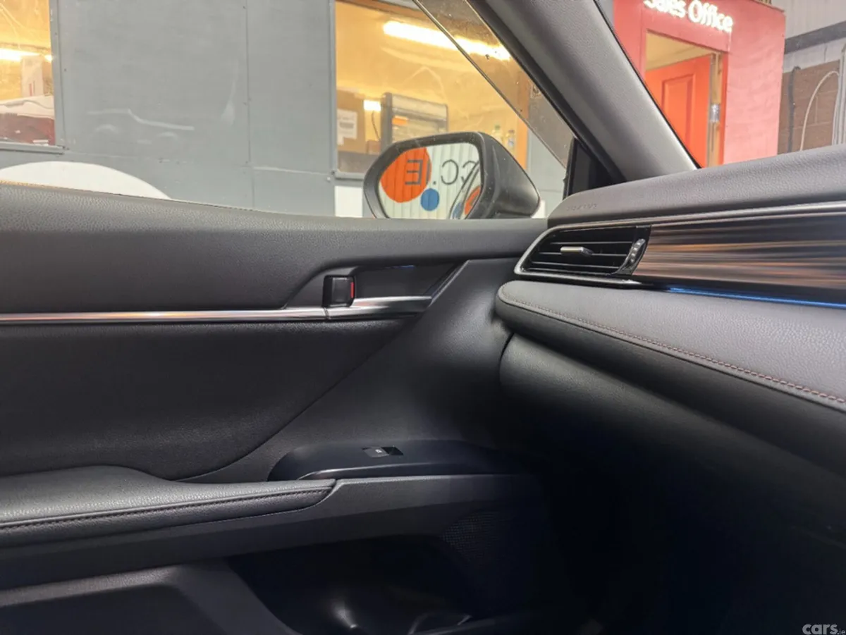 Toyota Camry Saloon, Petrol Hybrid, 2019, Black