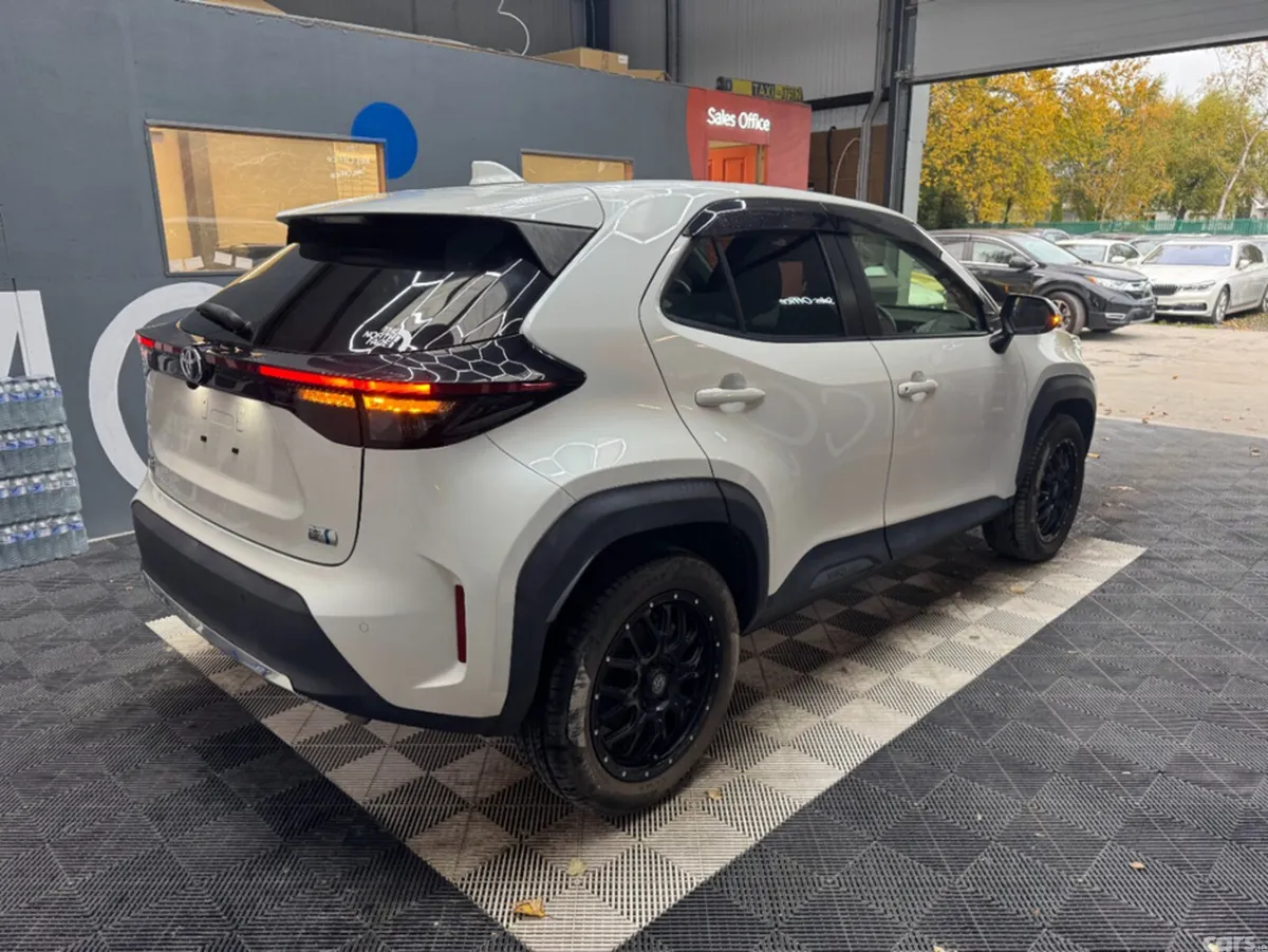 Toyota Yaris Cross SUV, Petrol Hybrid, 2021, White
