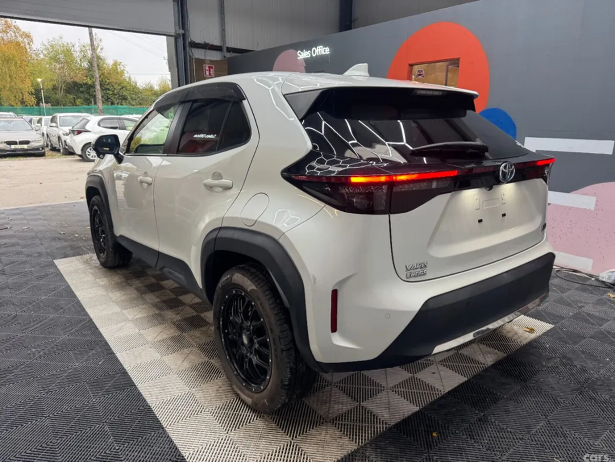 Toyota Yaris Cross SUV, Petrol Hybrid, 2021, White