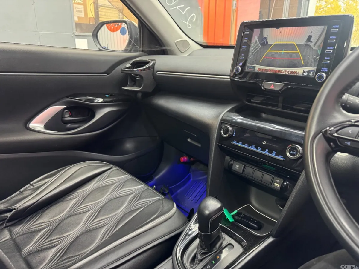 Toyota Yaris Cross SUV, Petrol Hybrid, 2021, White