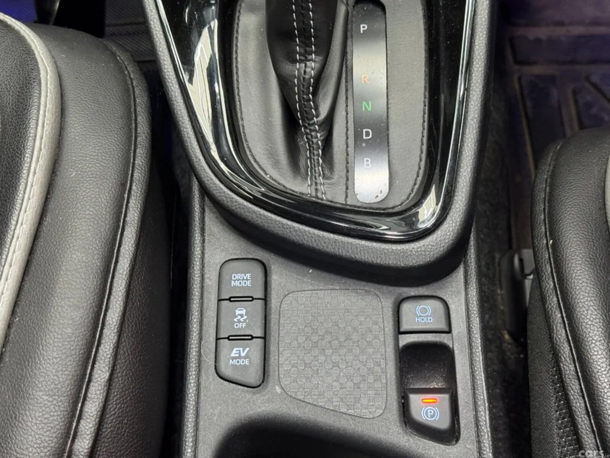 Toyota Yaris Cross SUV, Petrol Hybrid, 2021, White
