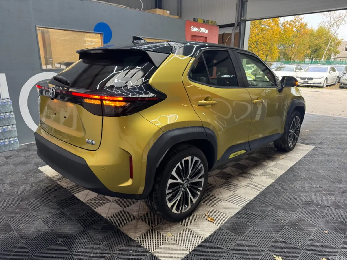 Toyota Yaris Cross SUV, Petrol Hybrid, 2021, Gold