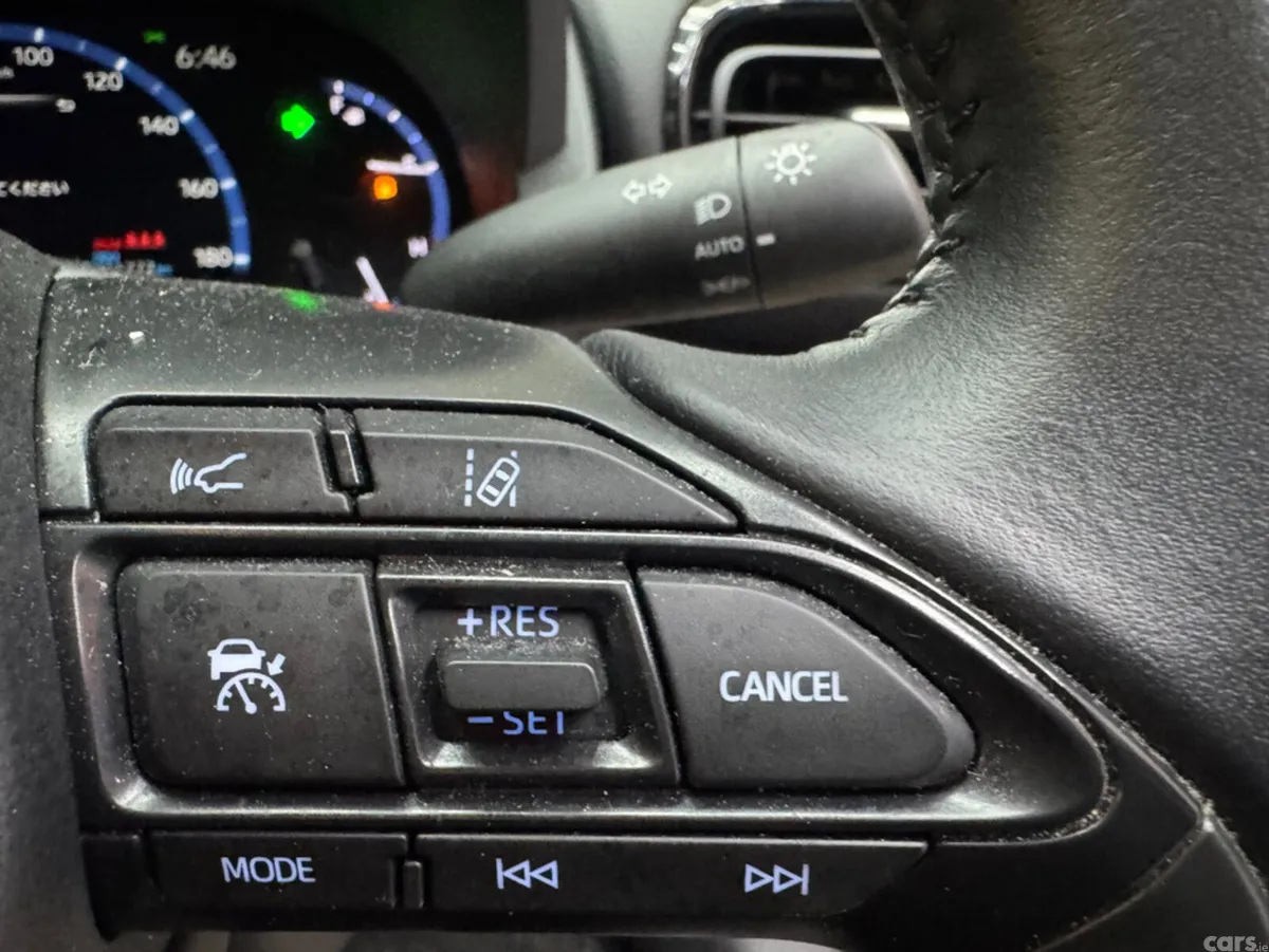 Toyota Yaris Cross SUV, Petrol Hybrid, 2021, Gold