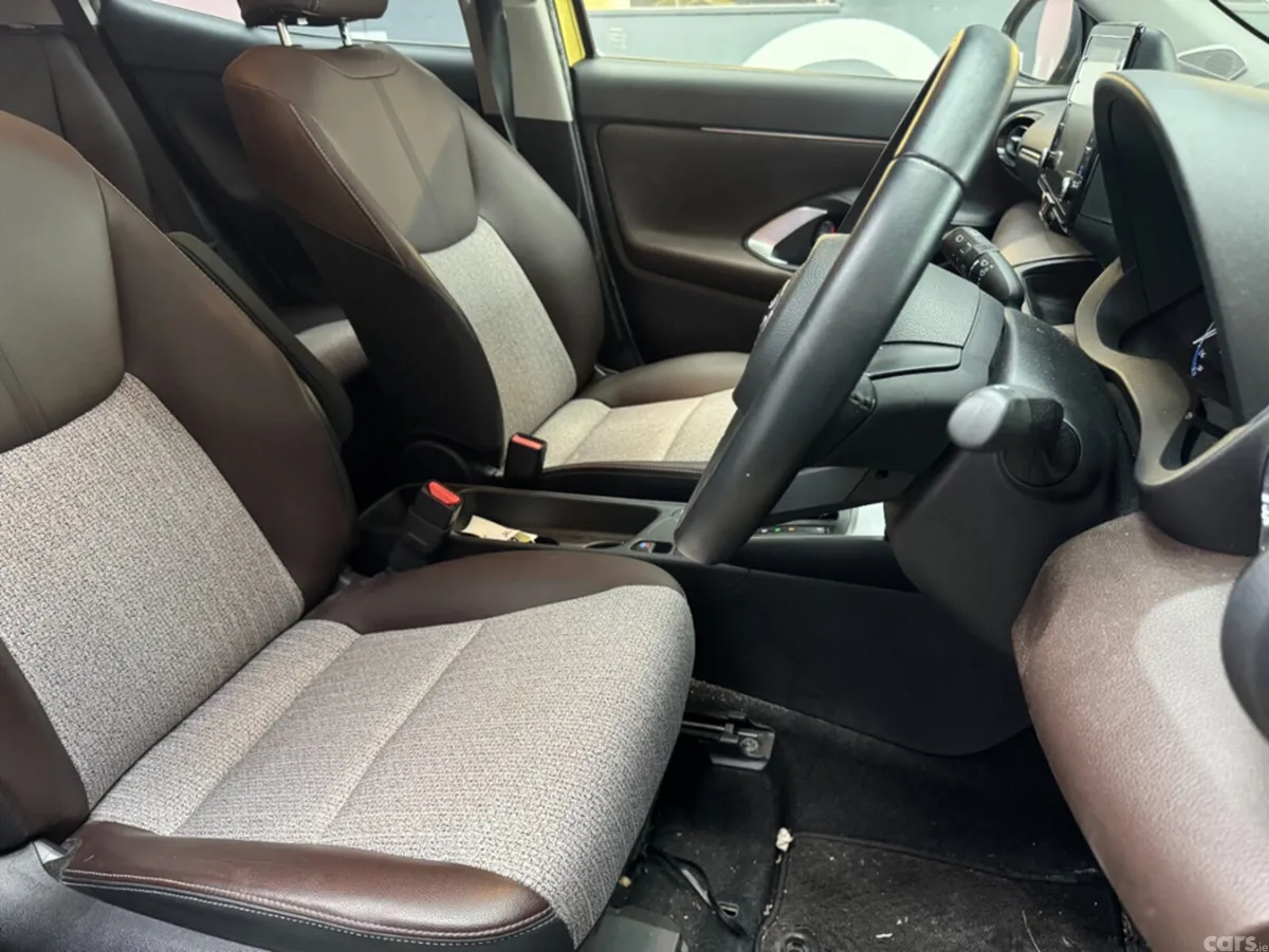 Toyota Yaris Cross SUV, Petrol Hybrid, 2021, Gold