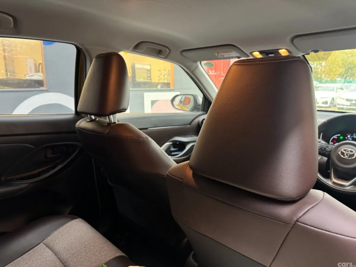 Toyota Yaris Cross SUV, Petrol Hybrid, 2021, Gold