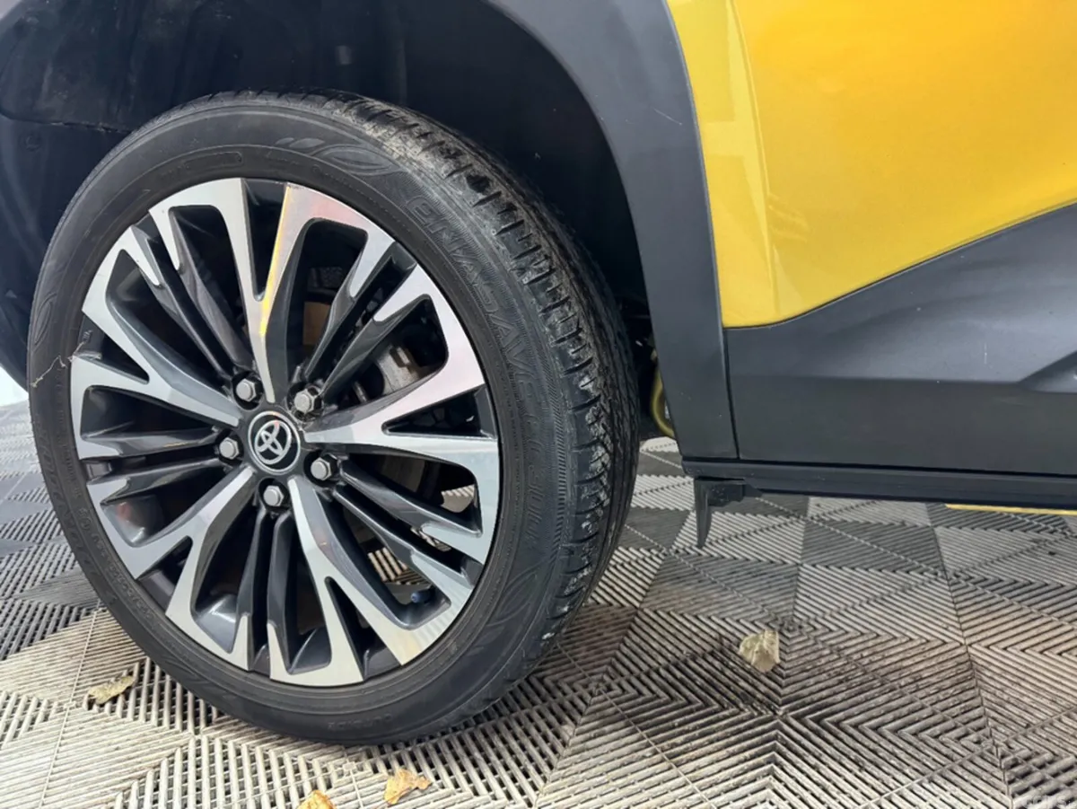 Toyota Yaris Cross SUV, Petrol Hybrid, 2021, Gold