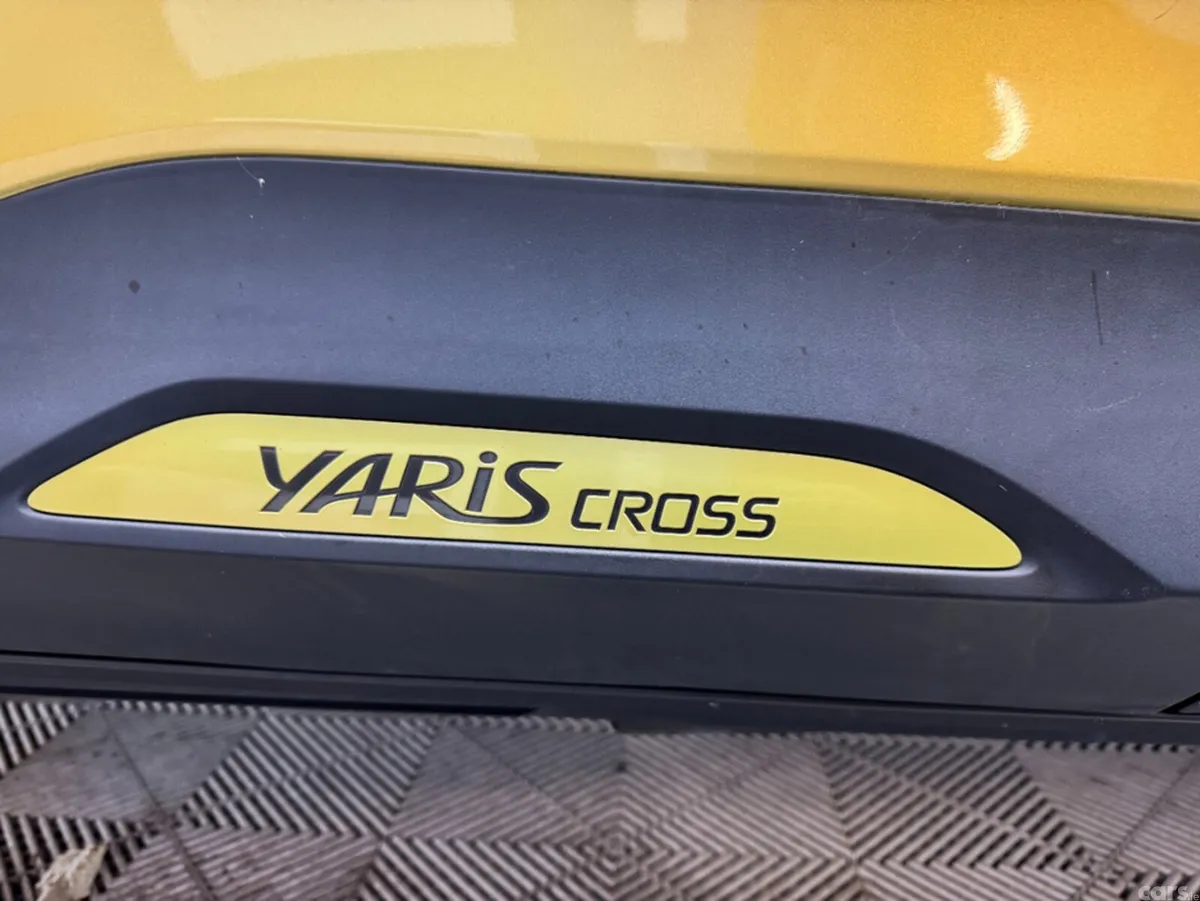 Toyota Yaris Cross SUV, Petrol Hybrid, 2021, Gold
