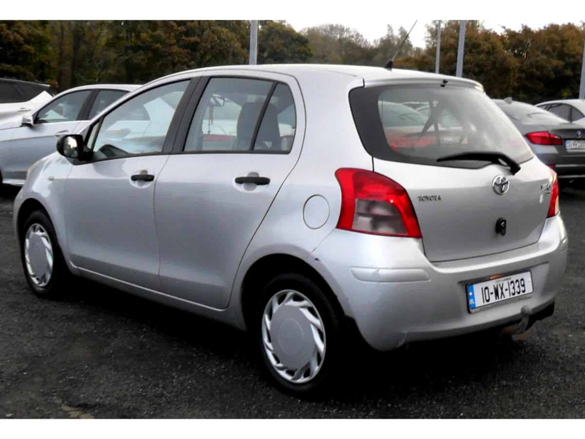 Toyota Yaris Hatchback, Petrol, 2010, Silver