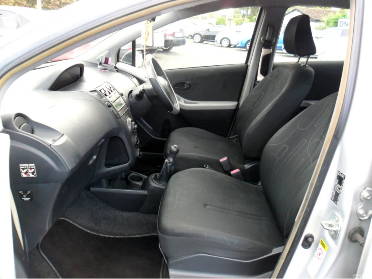 Toyota Yaris Hatchback, Petrol, 2010, Silver