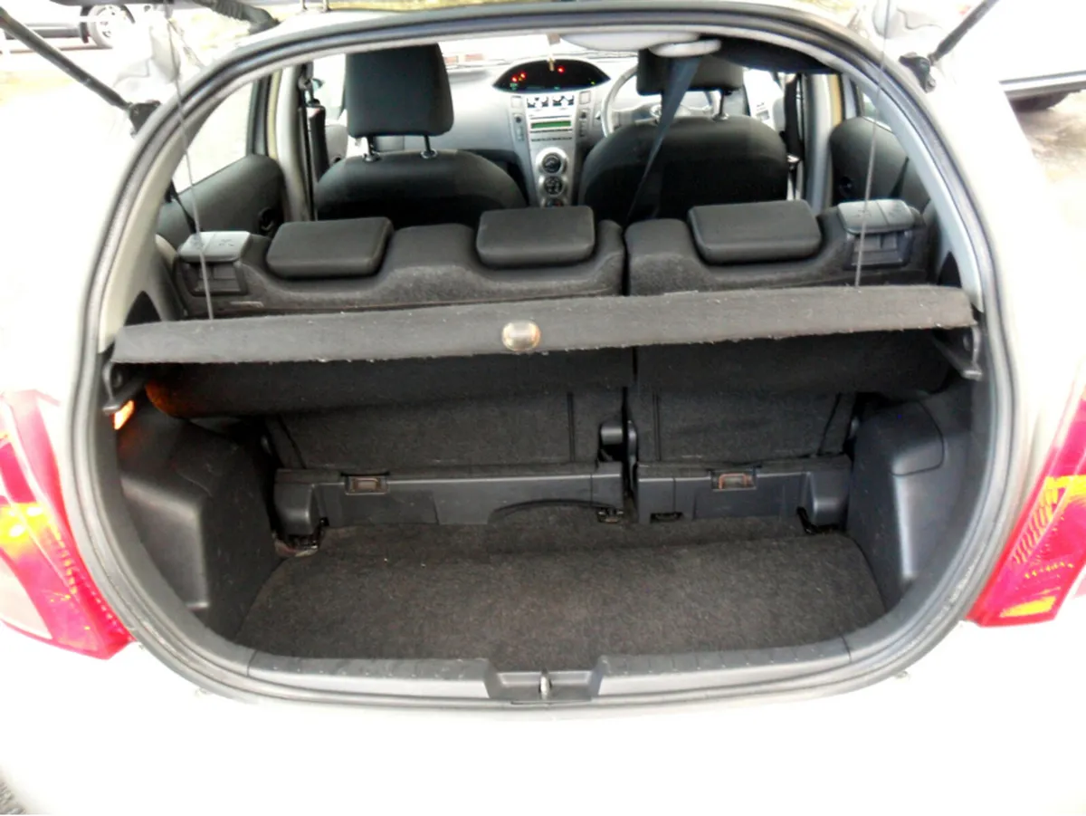 Toyota Yaris Hatchback, Petrol, 2010, Silver