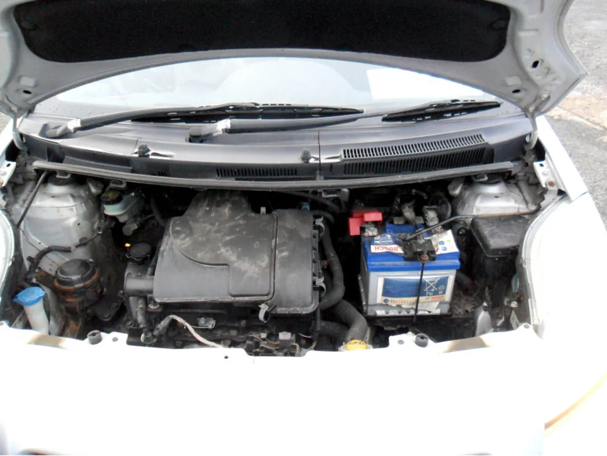Toyota Yaris Hatchback, Petrol, 2010, Silver
