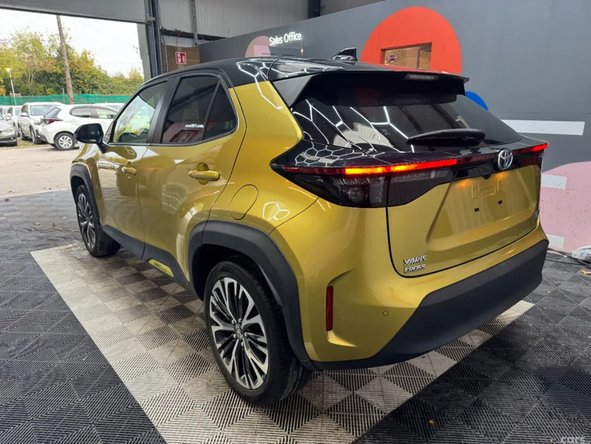 Toyota Yaris Cross SUV, Petrol Hybrid, 2021, Gold
