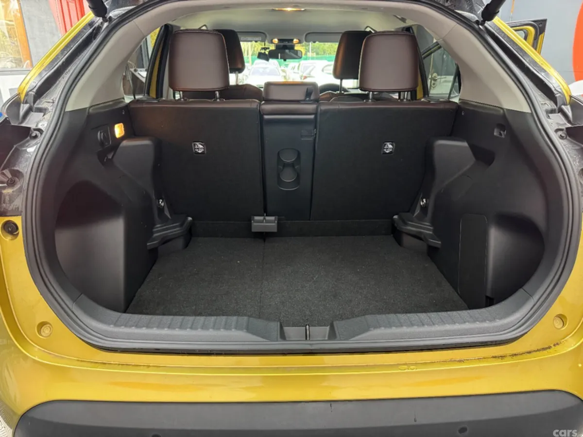 Toyota Yaris Cross SUV, Petrol Hybrid, 2021, Gold