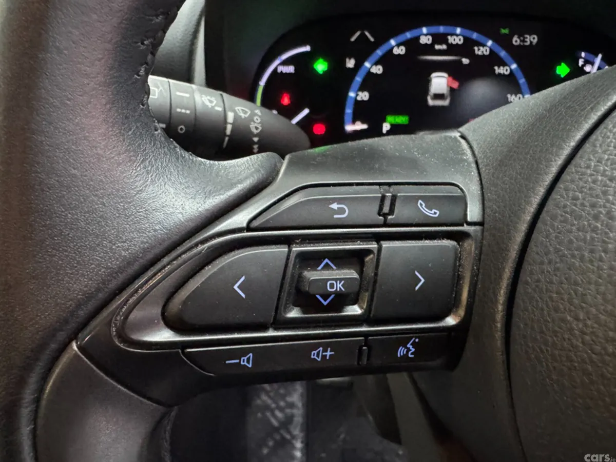 Toyota Yaris Cross SUV, Petrol Hybrid, 2021, Gold