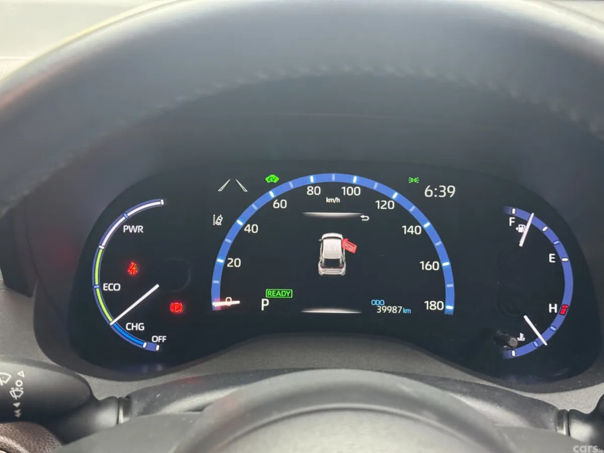 Toyota Yaris Cross SUV, Petrol Hybrid, 2021, Gold