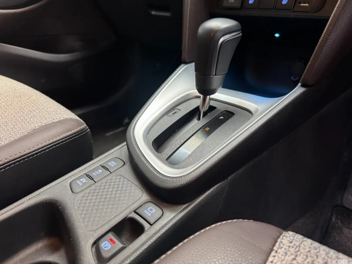 Toyota Yaris Cross SUV, Petrol Hybrid, 2021, Gold