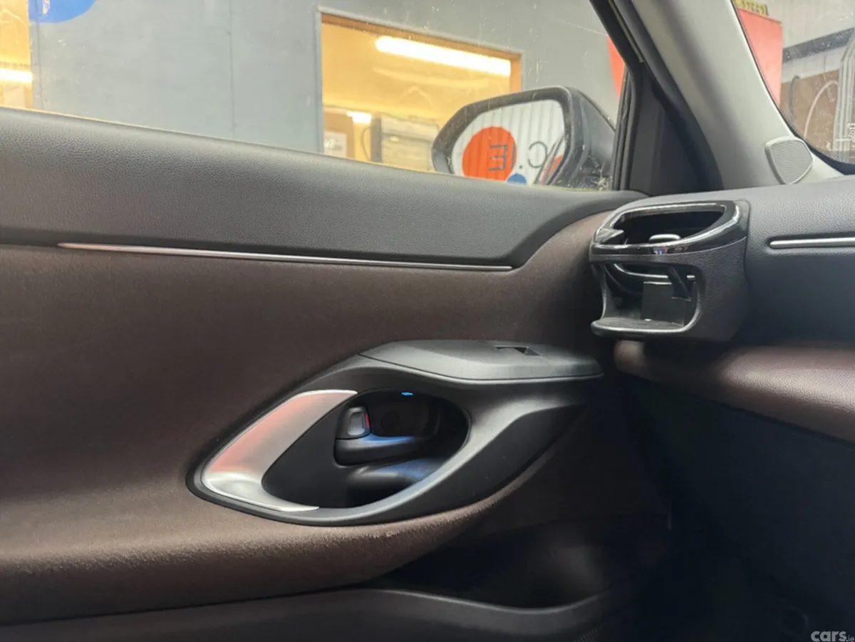 Toyota Yaris Cross SUV, Petrol Hybrid, 2021, Gold