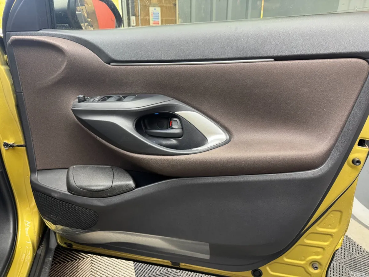 Toyota Yaris Cross SUV, Petrol Hybrid, 2021, Gold