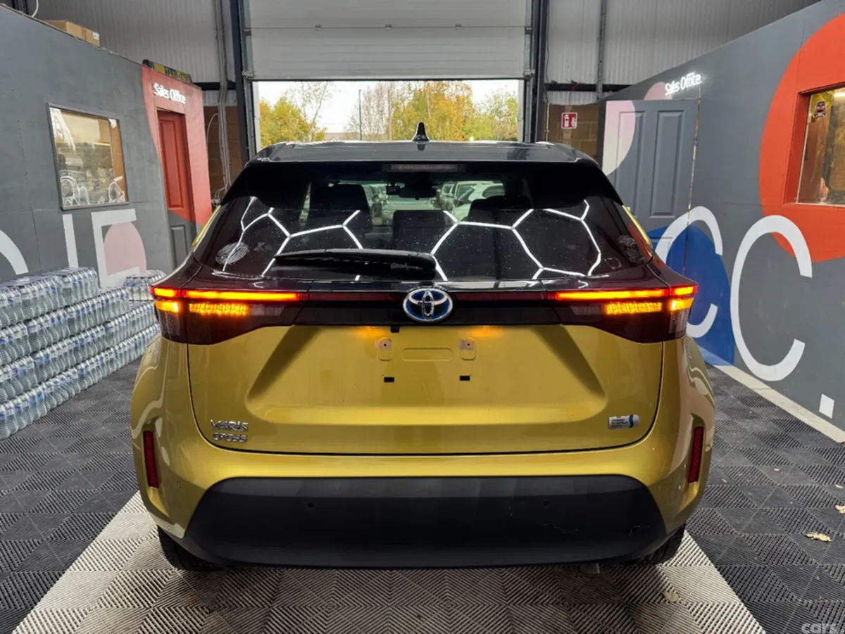 Toyota Yaris Cross SUV, Petrol Hybrid, 2021, Gold