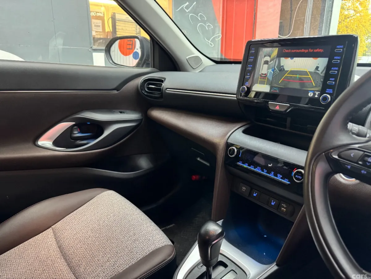 Toyota Yaris Cross SUV, Petrol Hybrid, 2021, Gold