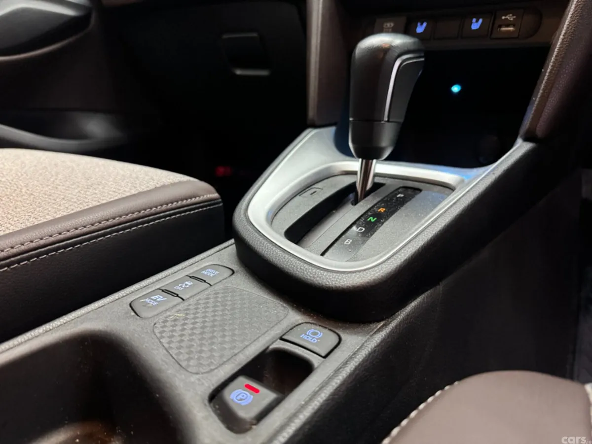 Toyota Yaris Cross SUV, Petrol Hybrid, 2021, Gold