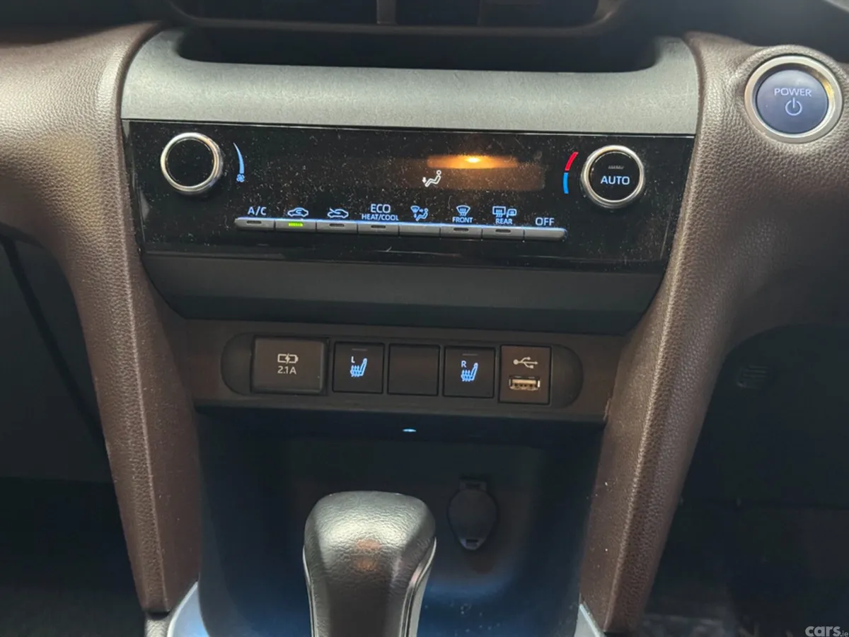 Toyota Yaris Cross SUV, Petrol Hybrid, 2021, Gold