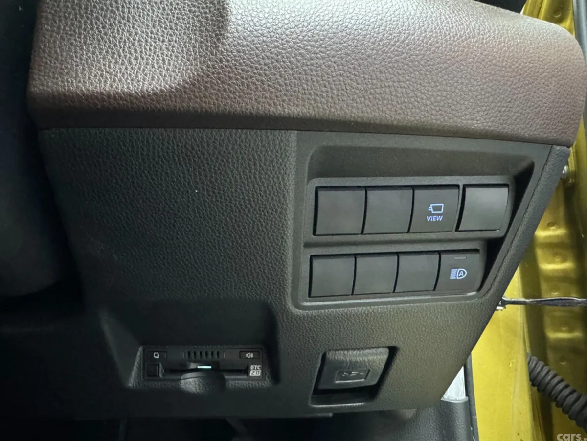 Toyota Yaris Cross SUV, Petrol Hybrid, 2021, Gold