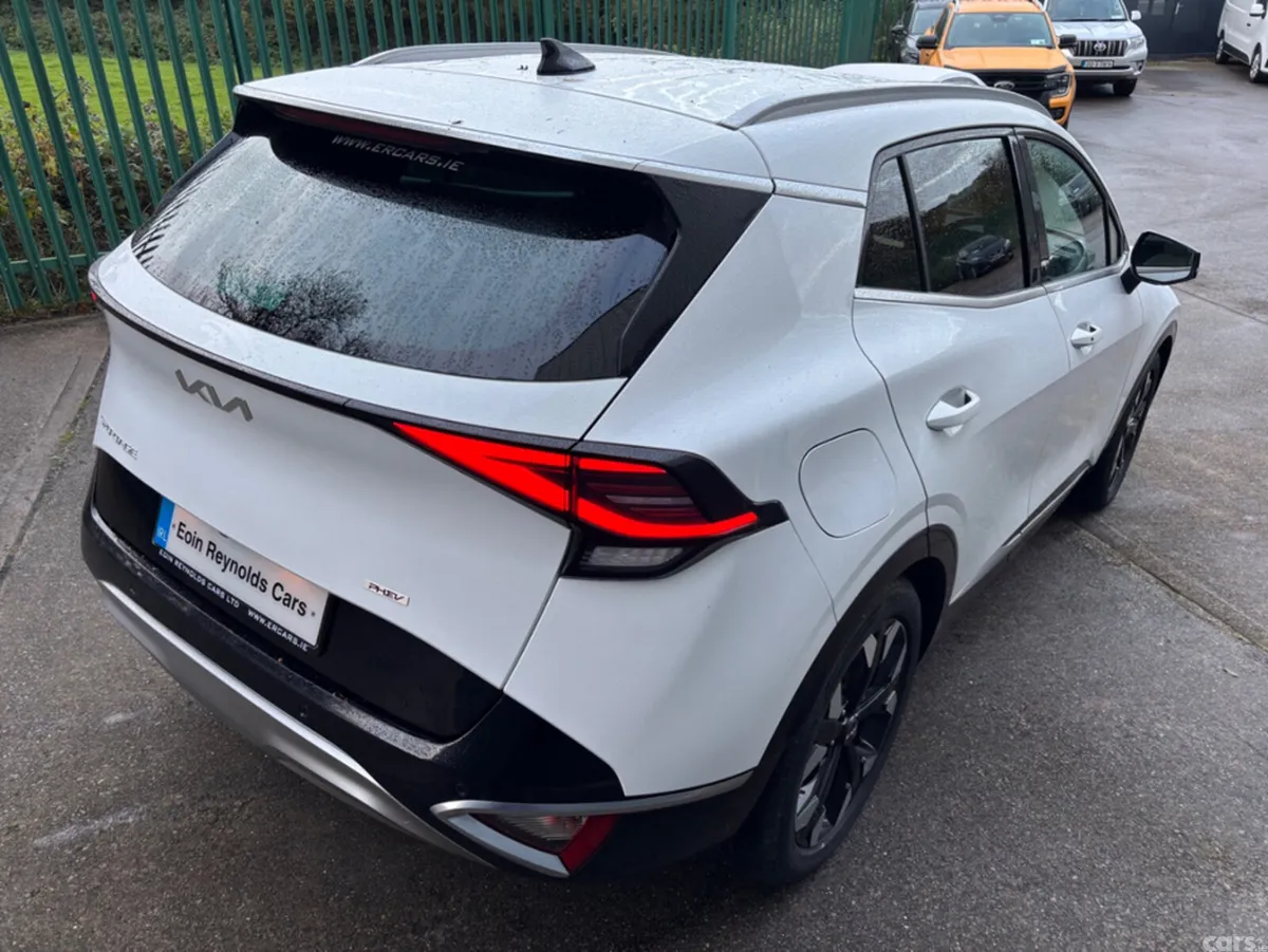 Kia Sportage MPV, Petrol Plug-in Hybrid, 2023, White