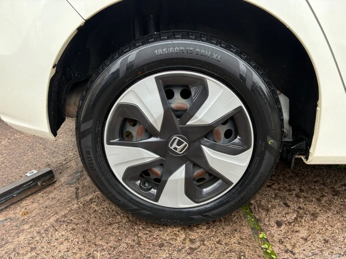 Honda Fit Hatchback, Petrol Hybrid, 2018, White