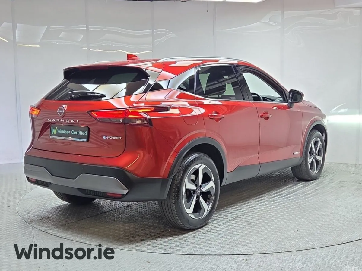 Nissan Qashqai MPV, Petrol, 2023, Red