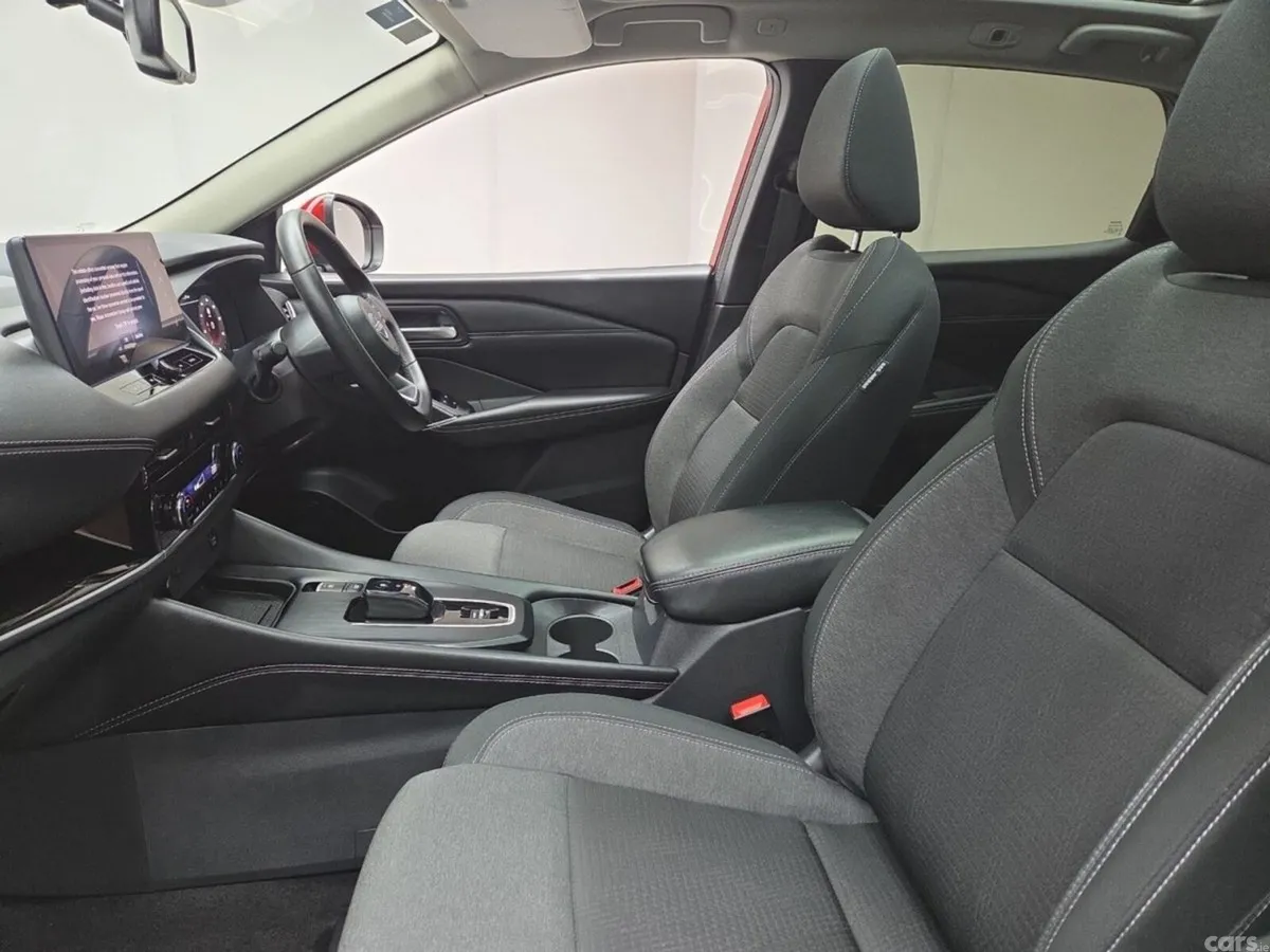 Nissan Qashqai MPV, Petrol, 2023, Red