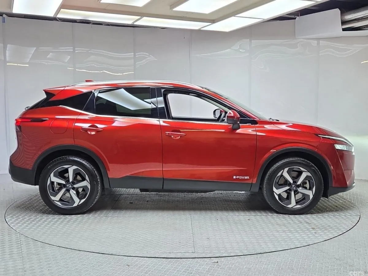 Nissan Qashqai MPV, Petrol, 2023, Red