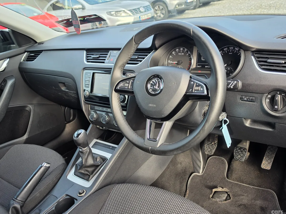 Skoda Octavia Saloon, Diesel, 2015, Black