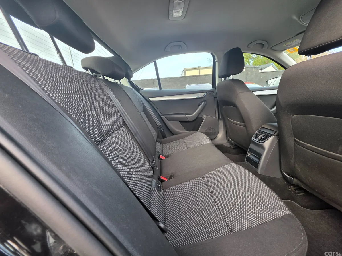 Skoda Octavia Saloon, Diesel, 2015, Black