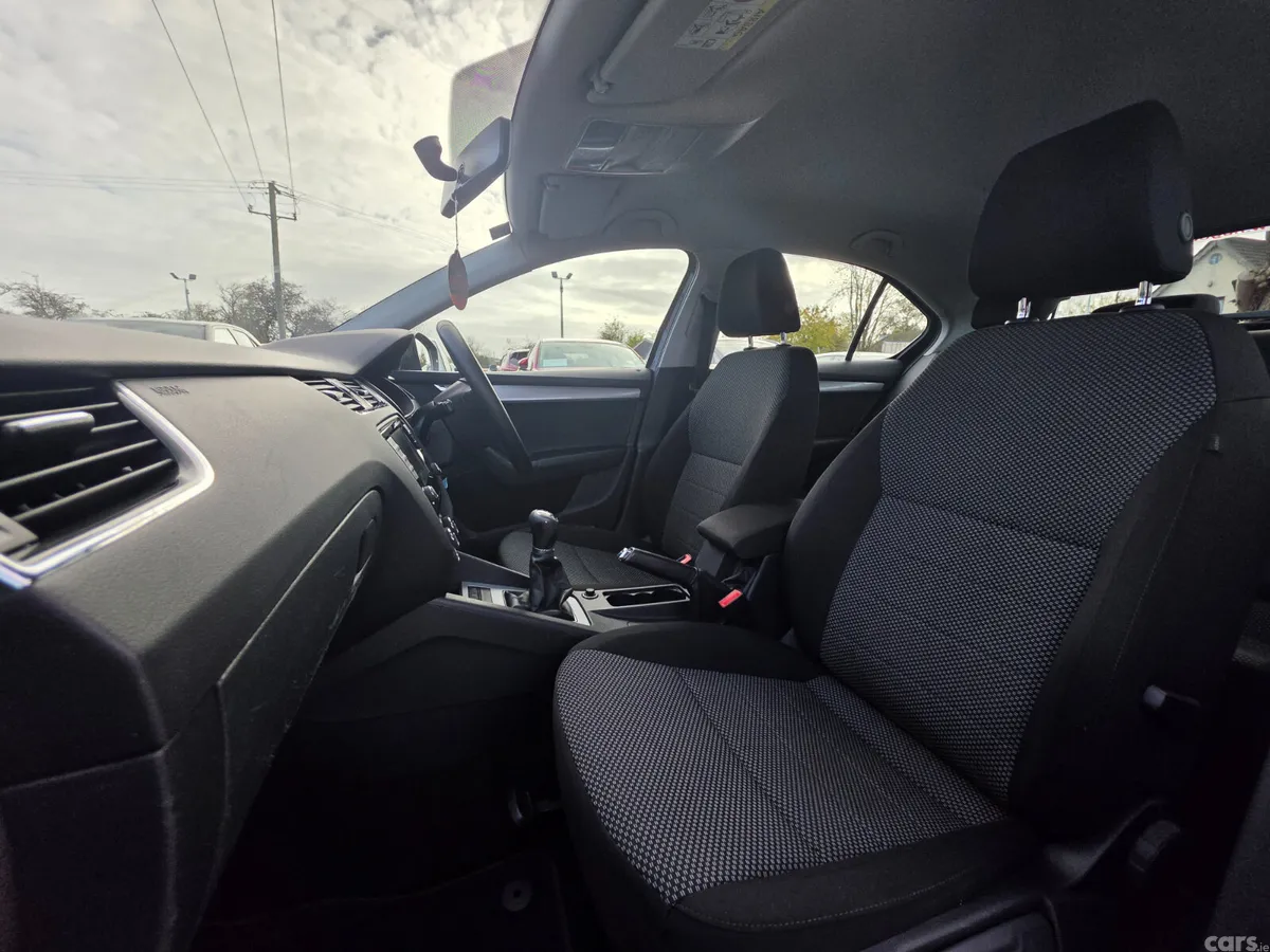Skoda Octavia Saloon, Diesel, 2015, Black