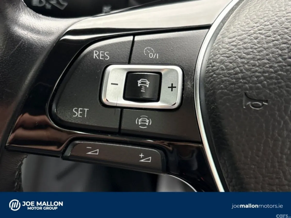 Volkswagen Golf Estate, Petrol, 2019, Red