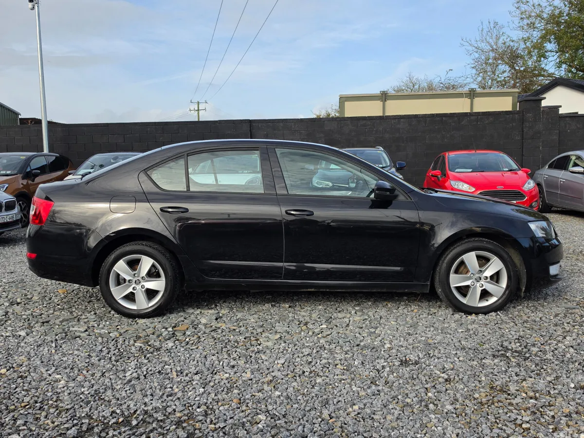Skoda Octavia Saloon, Diesel, 2015, Black