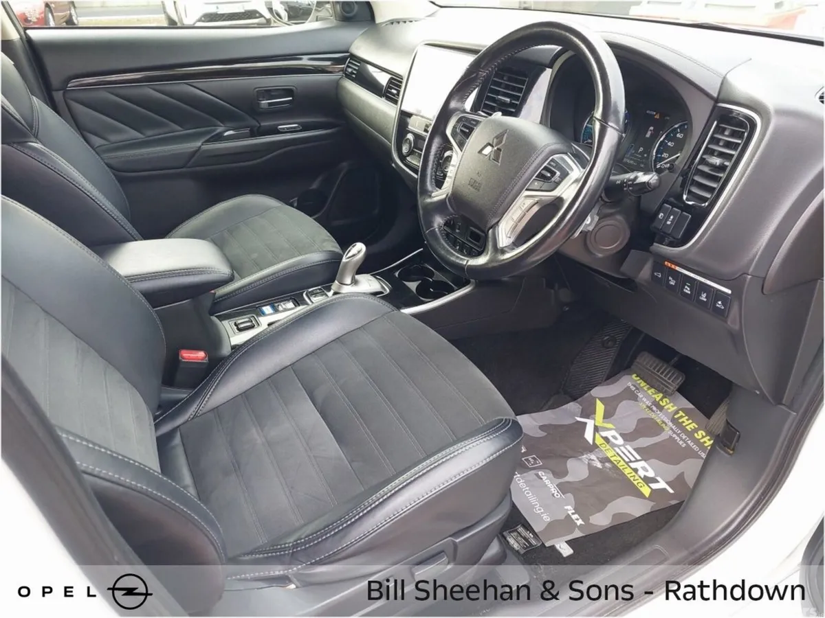 Mitsubishi Outlander SUV, Petrol Plug-in Hybrid, 2018, White