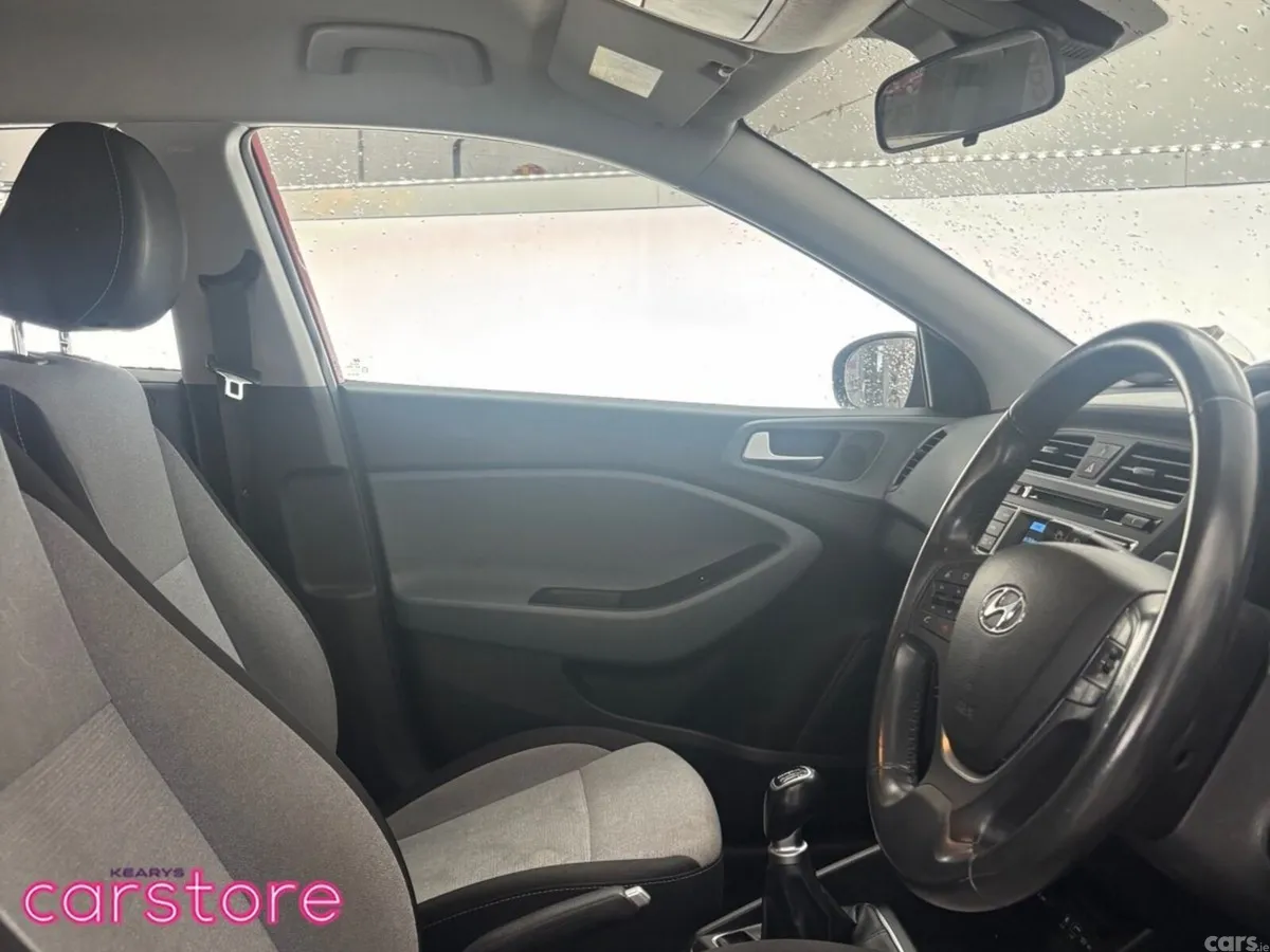 Hyundai i20 Hatchback, Petrol, 2016, Red