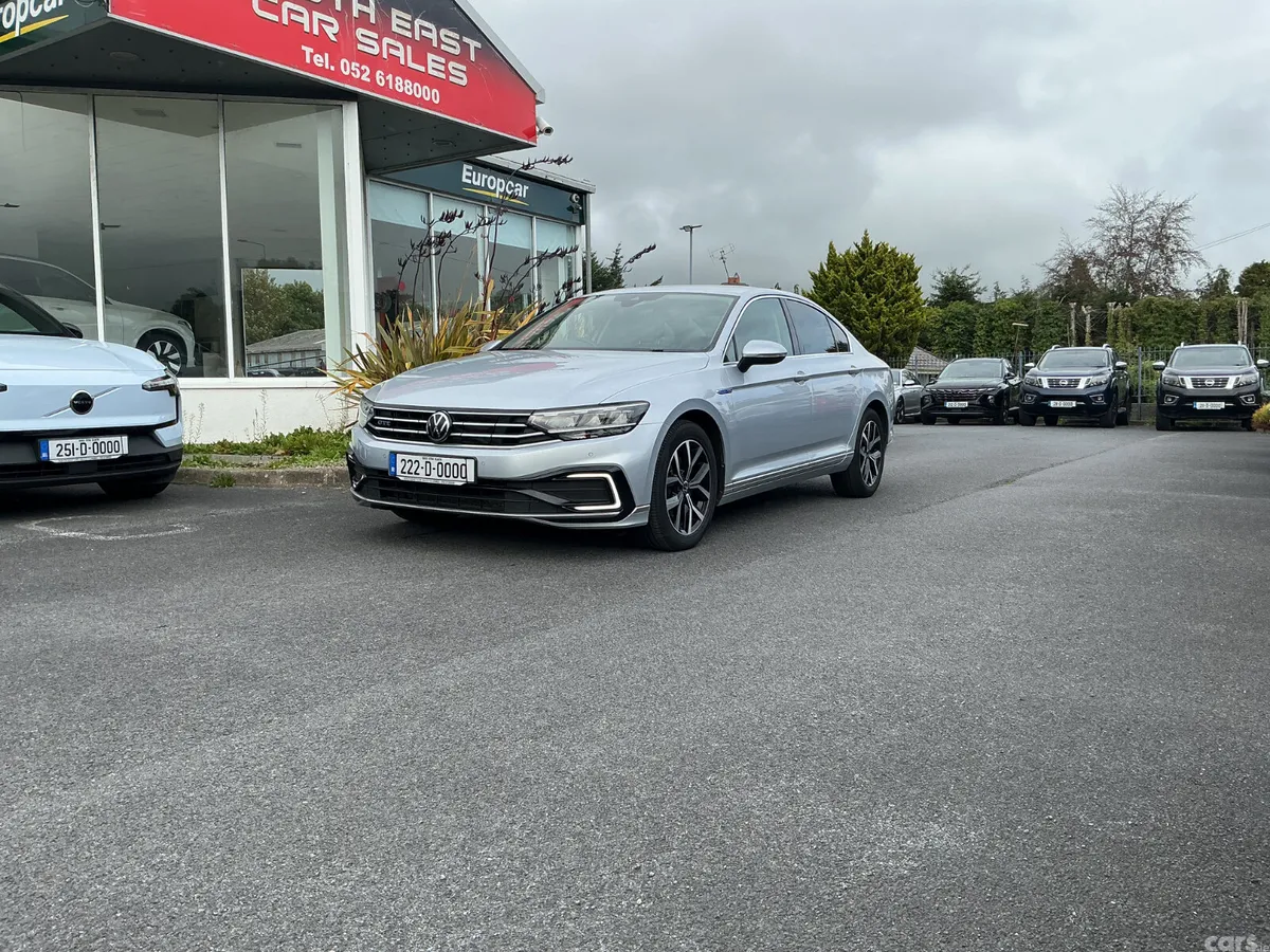 Volkswagen Passat Saloon, Petrol Hybrid, 2022, Silver