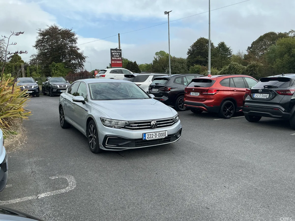 Volkswagen Passat Saloon, Petrol Hybrid, 2022, Silver