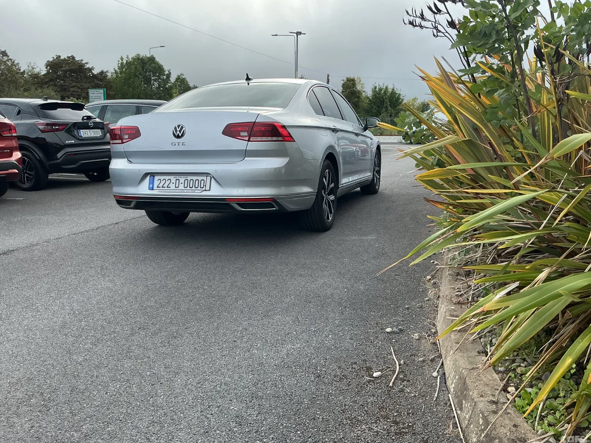 Volkswagen Passat Saloon, Petrol Hybrid, 2022, Silver
