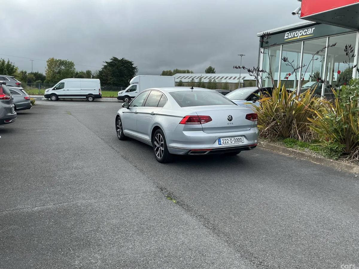 Volkswagen Passat Saloon, Petrol Hybrid, 2022, Silver